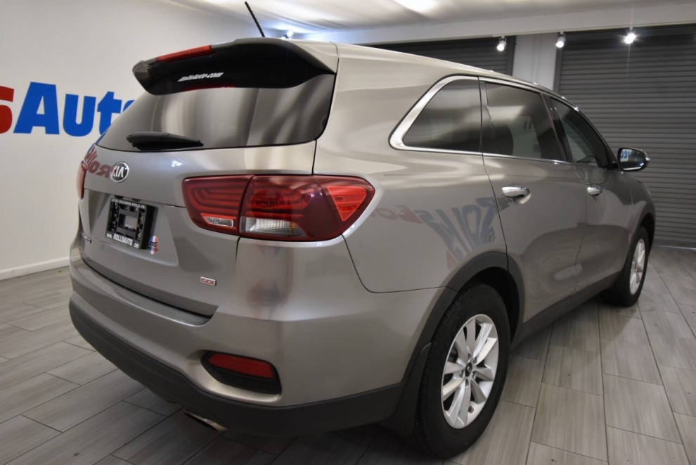 2019 Kia Sorento LX 4dr SUV, Gray, Mileage: 84,659 - photo 4