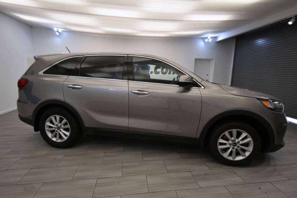 2019 Kia Sorento LX 4dr SUV, Gray, Mileage: 84,659 - photo 5