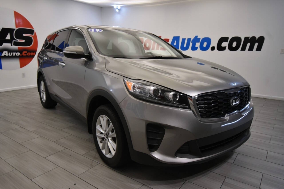 2019 Kia Sorento LX 4dr SUV, Gray, Mileage: 84,659 - photo 6