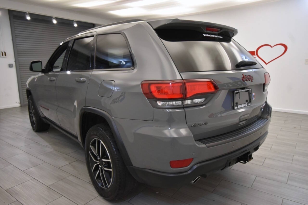 2021 Jeep Grand Cherokee Trailhawk 4x4 4dr SUV, Gray, Mileage: 74,900 - photo 2