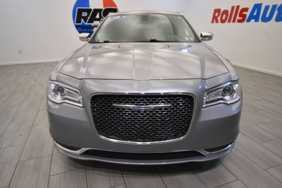 2018 Chrysler 300 Limited 4dr Sedan, Gray, Mileage: 98,881 - photo 7