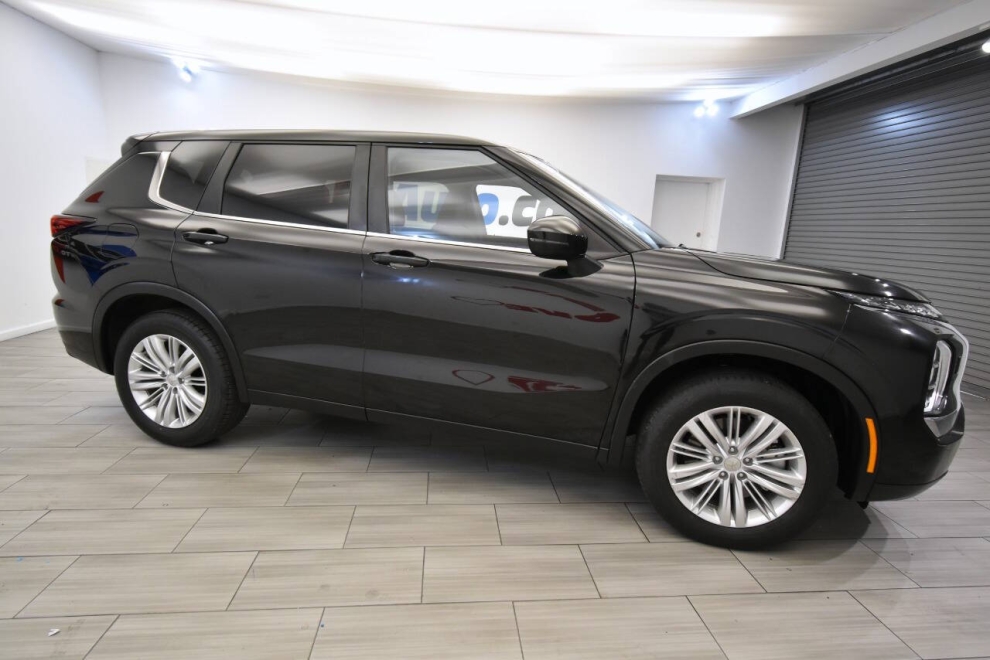 2024 Mitsubishi Outlander ES AWD 4dr SUV, Black, Mileage: 8,176 - photo 5