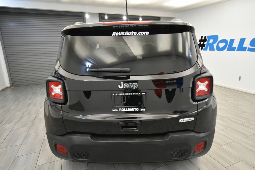 2021 Jeep Renegade Latitude 4x4 4dr SUV, Black, Mileage: 75,291 - photo 3