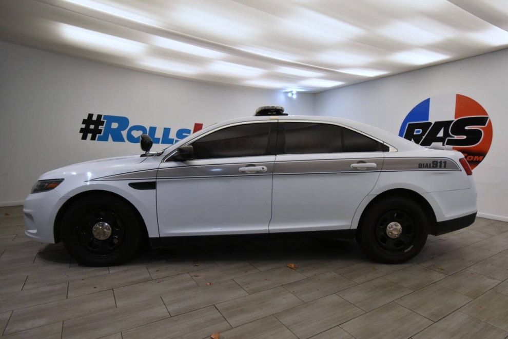 2019 Ford Taurus Police Interceptor AWD 4dr Sedan, White, Mileage: 89,220 - photo 1