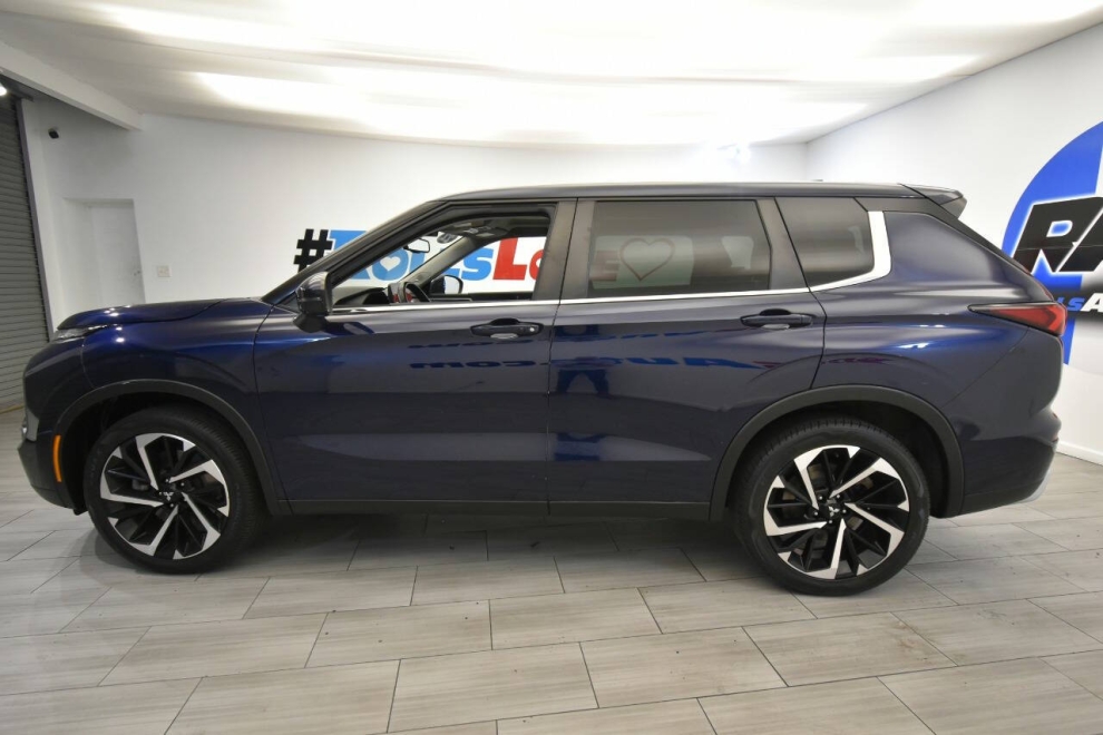 2022 Mitsubishi Outlander SE 4dr SUV, Blue, Mileage: 32,377 - photo 1