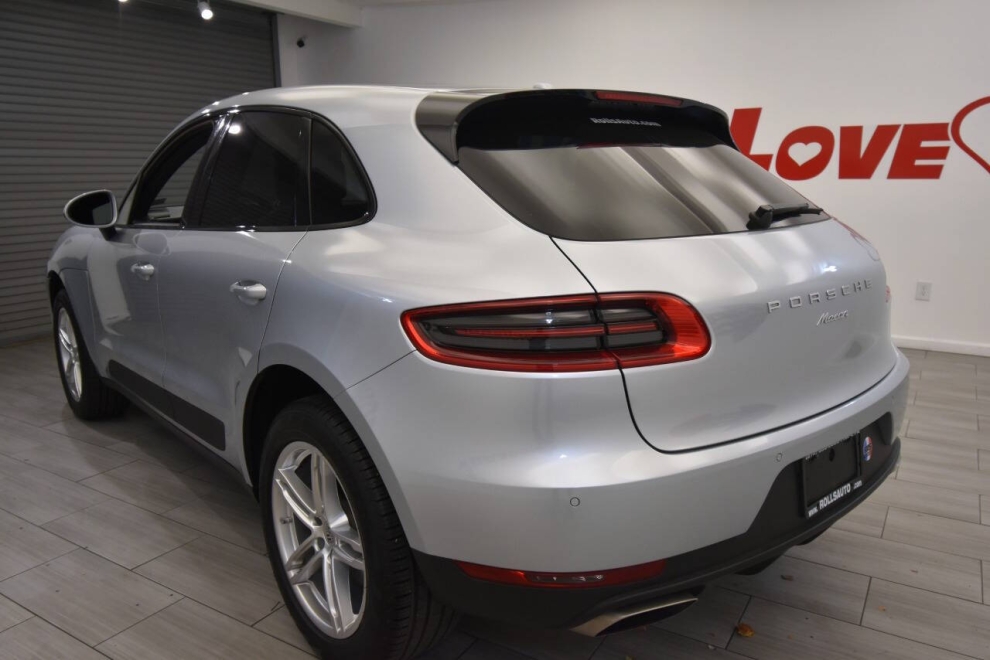 2017 Porsche Macan Base AWD 4dr SUV, Silver, Mileage: 67,353 - photo 2