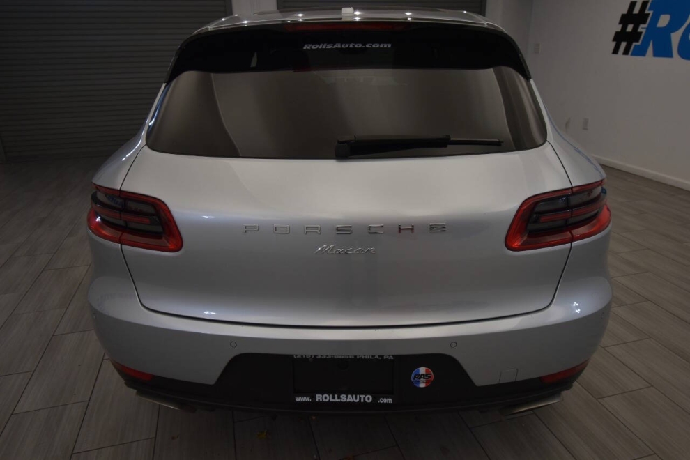 2017 Porsche Macan Base AWD 4dr SUV, Silver, Mileage: 67,353 - photo 3