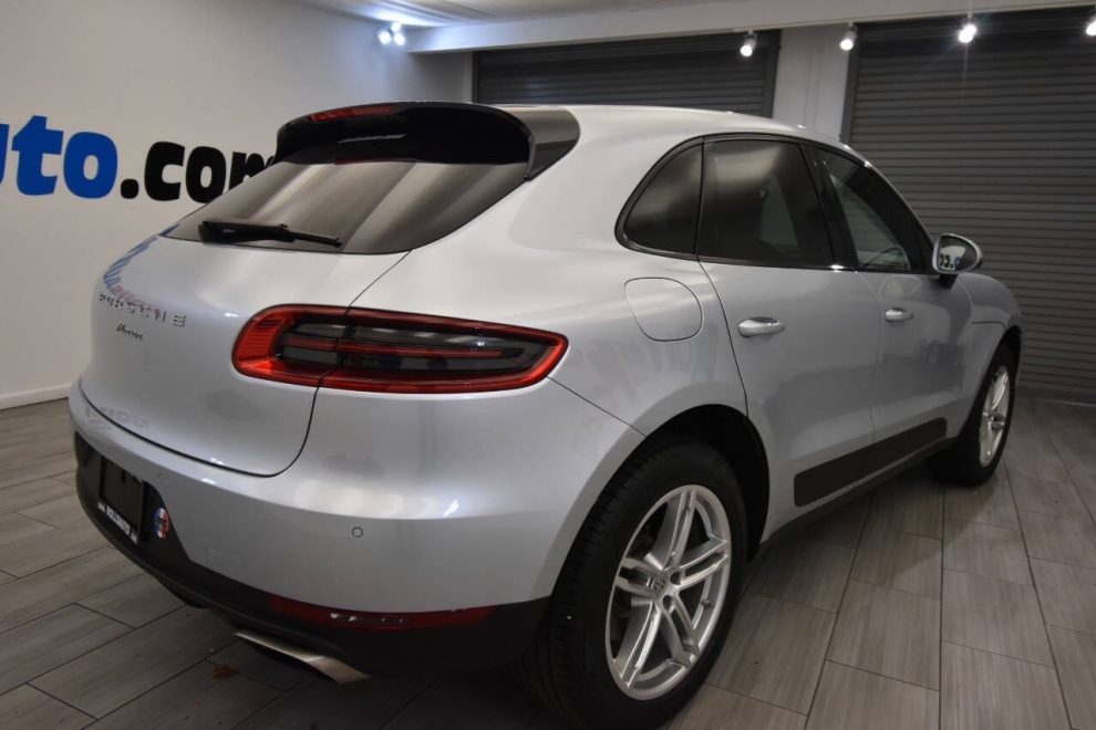 2017 Porsche Macan Base AWD 4dr SUV, Silver, Mileage: 67,353 - photo 4