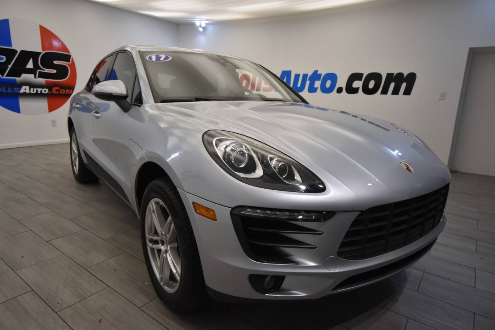 2017 Porsche Macan Base AWD 4dr SUV, Silver, Mileage: 67,353 - photo 6