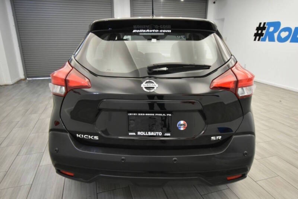 2020 Nissan Kicks SR 4dr Crossover, Black, Mileage: 76,747 - photo 3