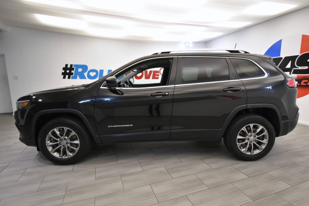 2020 Jeep Cherokee Latitude Plus 4x4 4dr SUV, Black, Mileage: 96,980 - photo 1