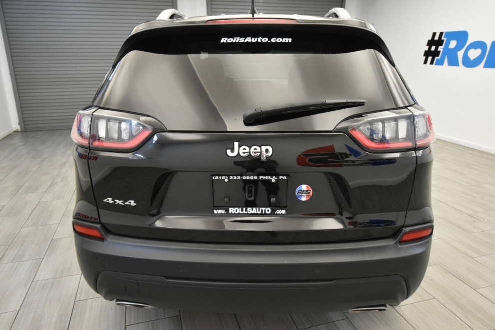 2020 Jeep Cherokee Latitude Plus 4x4 4dr SUV, Black, Mileage: 96,980 - photo 3