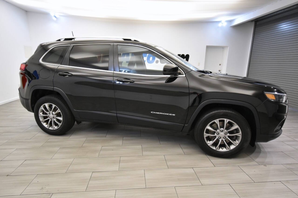 2020 Jeep Cherokee Latitude Plus 4x4 4dr SUV, Black, Mileage: 96,980 - photo 5