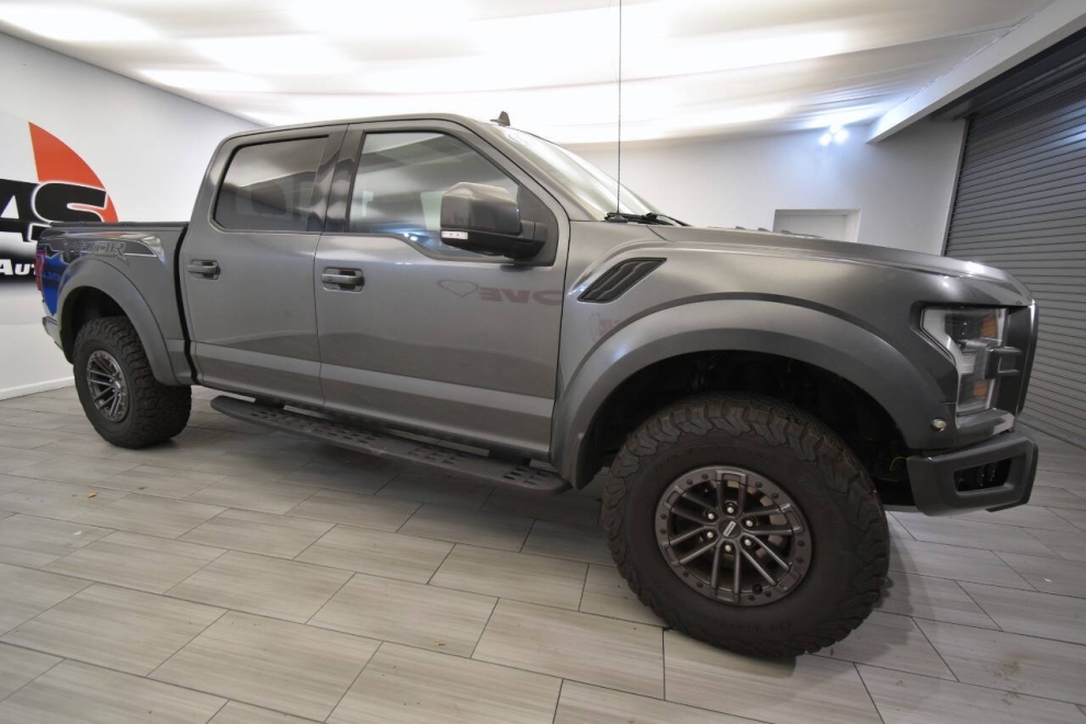 2019 Ford F-150 Raptor 4x4 4dr SuperCrew 5.5 ft. SB, Gray, Mileage: 61,860 - photo 4