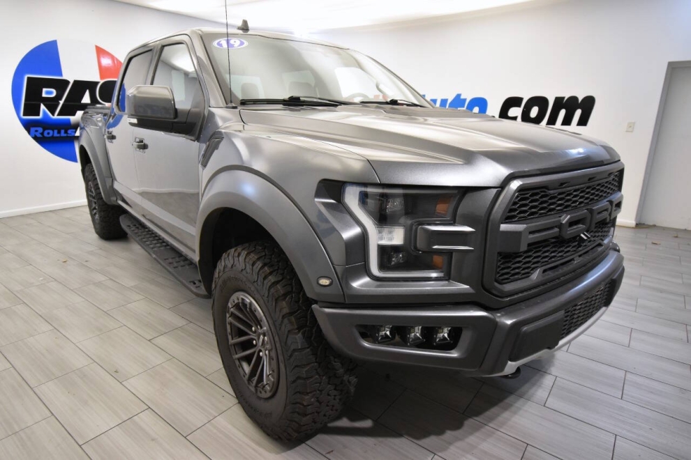 2019 Ford F-150 Raptor 4x4 4dr SuperCrew 5.5 ft. SB, Gray, Mileage: 61,860 - photo 5