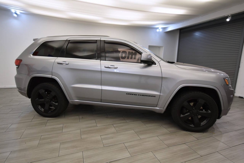 2015 Jeep Grand Cherokee Altitude 4x4 4dr SUV, Silver, Mileage: 164,560 - photo 5