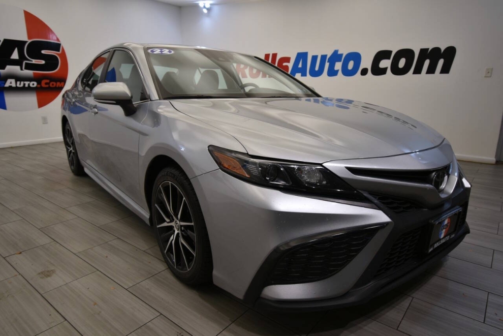 2022 Toyota Camry SE 4dr Sedan, Silver, Mileage: 95,962 - photo 6