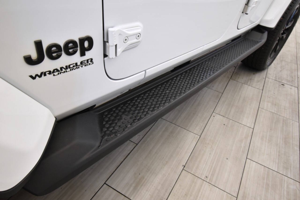 2022 Jeep Wrangler Unlimited High Altitude 4x4 4dr SUV, White, Mileage: 75,831 - photo 10