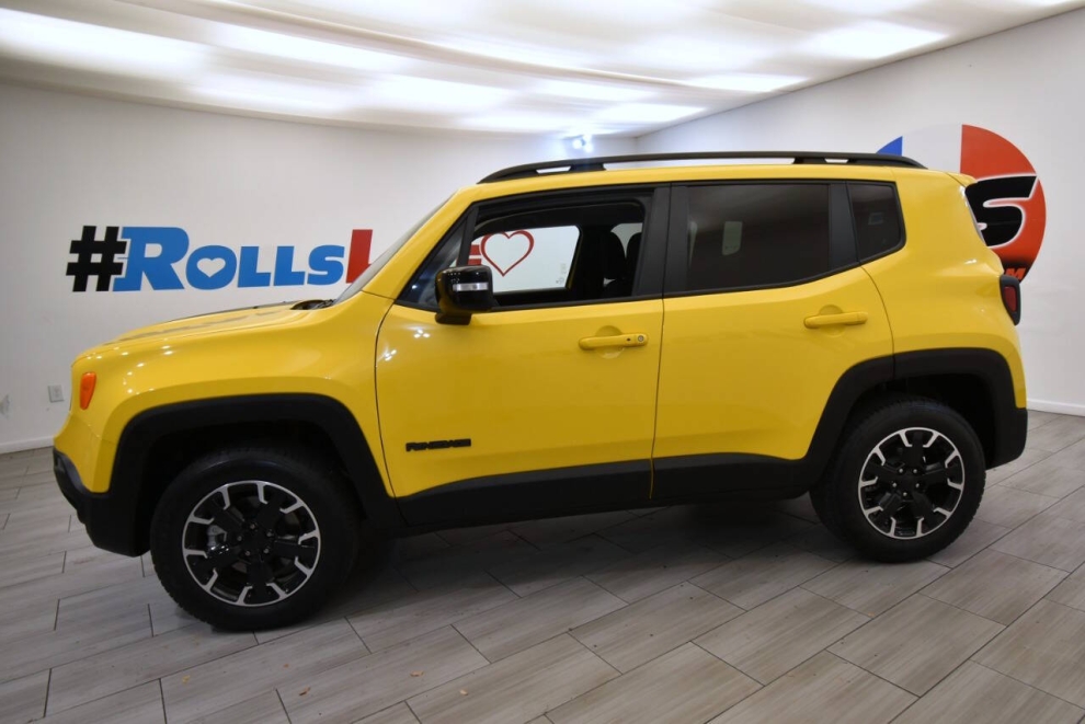 2023 Jeep Renegade Latitude 4x4 4dr SUV, Yellow, Mileage: 10,849 - photo 1