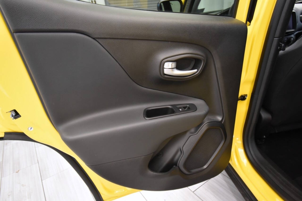 2023 Jeep Renegade Latitude 4x4 4dr SUV, Yellow, Mileage: 10,849 - photo 14