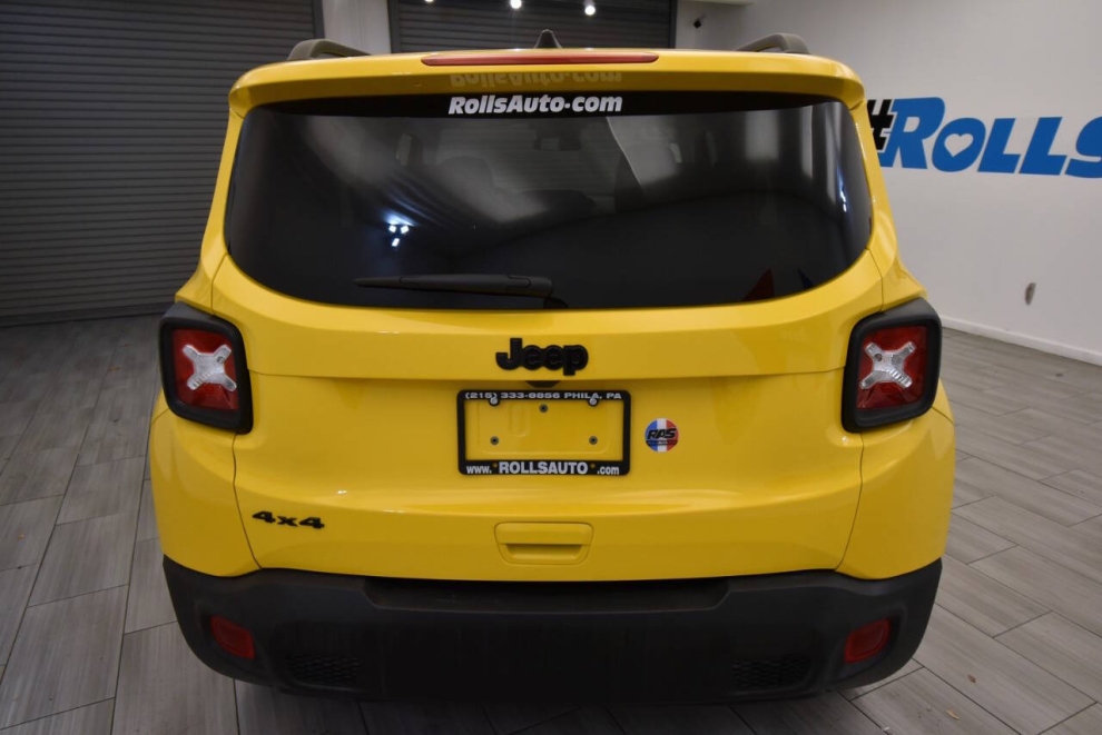 2023 Jeep Renegade Latitude 4x4 4dr SUV, Yellow, Mileage: 10,849 - photo 3