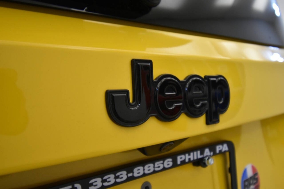 2023 Jeep Renegade Latitude 4x4 4dr SUV, Yellow, Mileage: 10,849 - photo 36