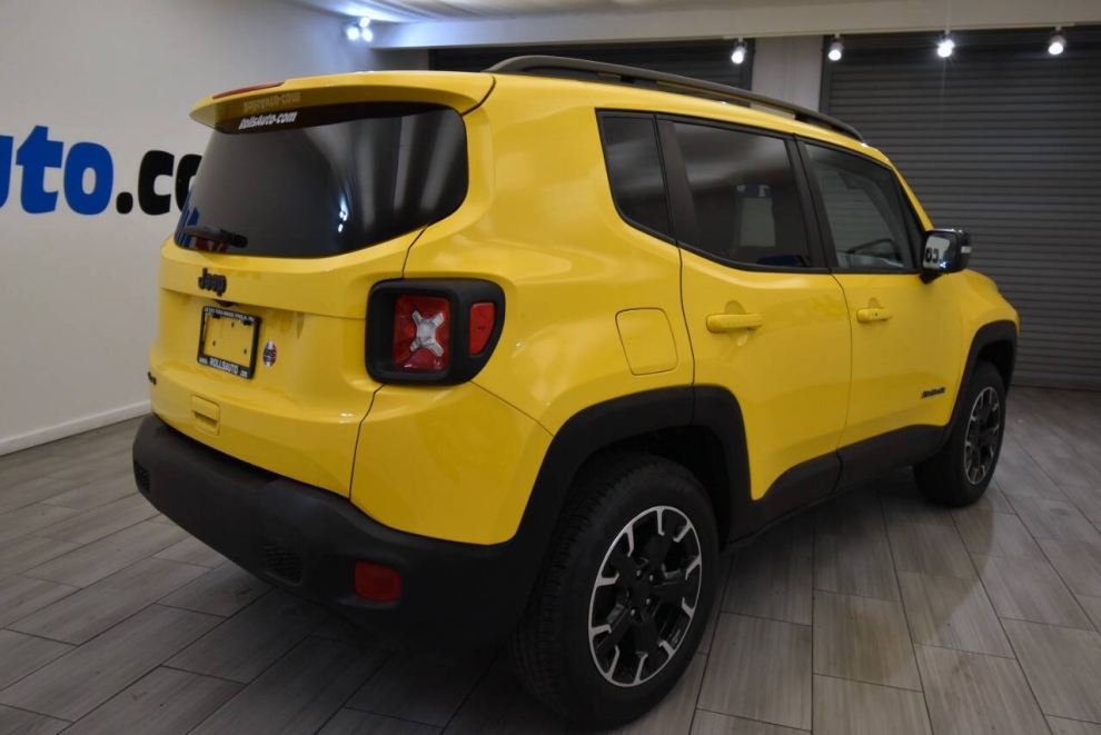 2023 Jeep Renegade Latitude 4x4 4dr SUV, Yellow, Mileage: 10,849 - photo 4