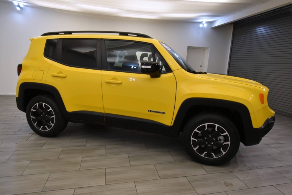 2023 Jeep Renegade Latitude 4x4 4dr SUV, Yellow, Mileage: 10,849 - photo 5