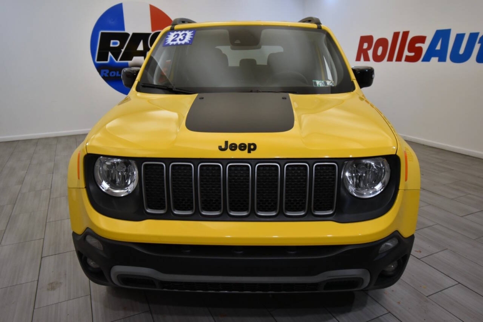 2023 Jeep Renegade Latitude 4x4 4dr SUV, Yellow, Mileage: 10,849 - photo 7