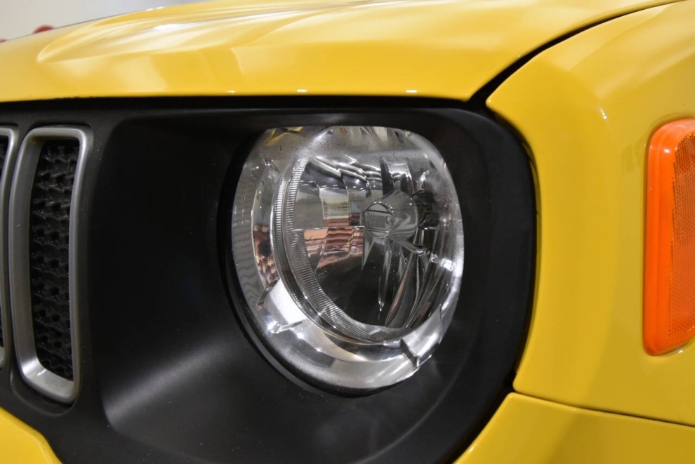 2023 Jeep Renegade Latitude 4x4 4dr SUV, Yellow, Mileage: 10,849 - photo 8