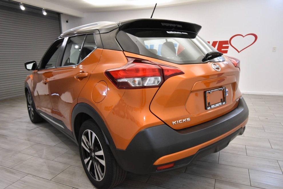 2019 Nissan Kicks SR 4dr Crossover, Orange, Mileage: 79,249 - photo 2