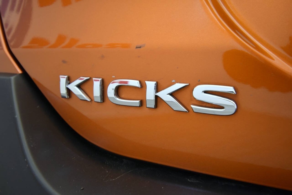 2019 Nissan Kicks SR 4dr Crossover, Orange, Mileage: 79,249 - photo 32