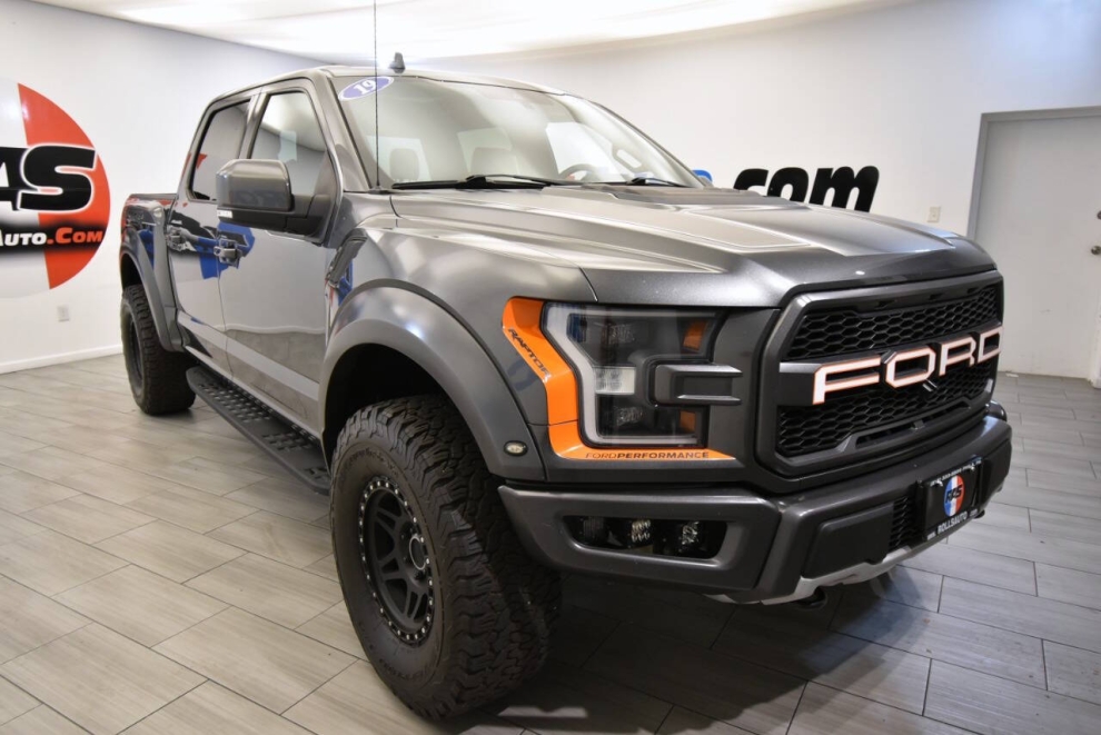 2019 Ford F-150 Raptor 4x4 4dr SuperCrew 5.5 ft. SB, Gray, Mileage: 95,707 - photo 6