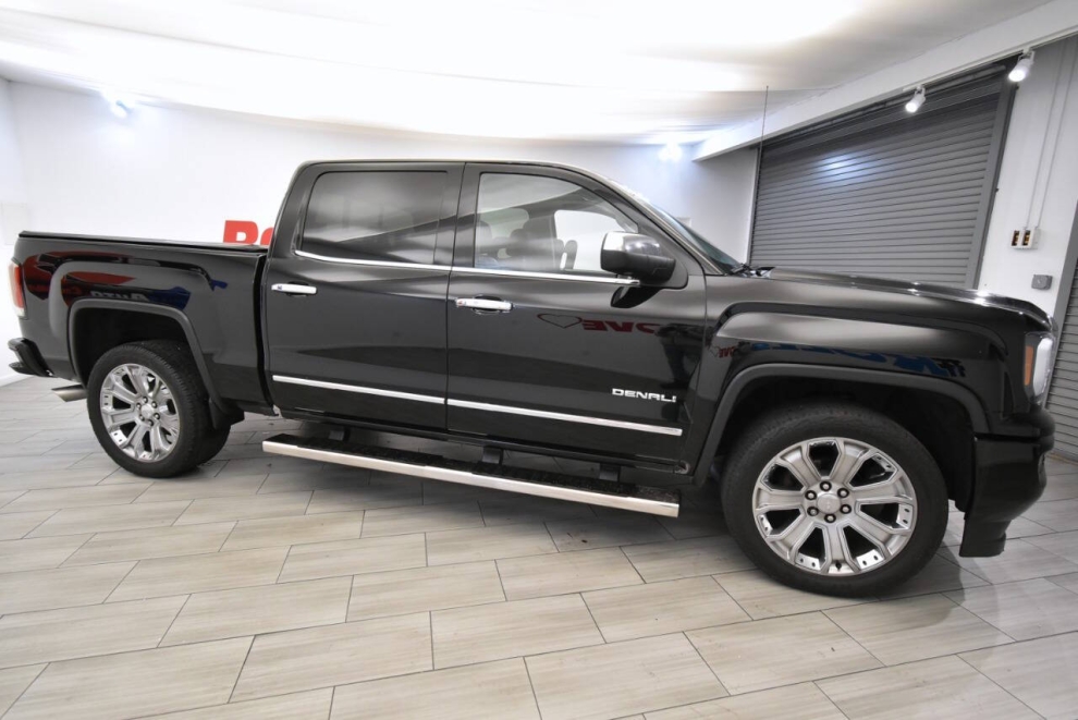 2017 GMC Sierra 1500 Denali 4x4 4dr Crew Cab 5.8 ft. SB, Black, Mileage: 98,714 - photo 5