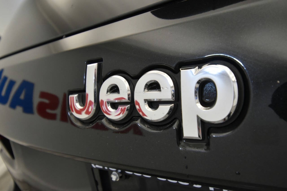 2015 Jeep Grand Cherokee SRT 4x4 4dr SUV, Black, Mileage: 90,692 - photo 43