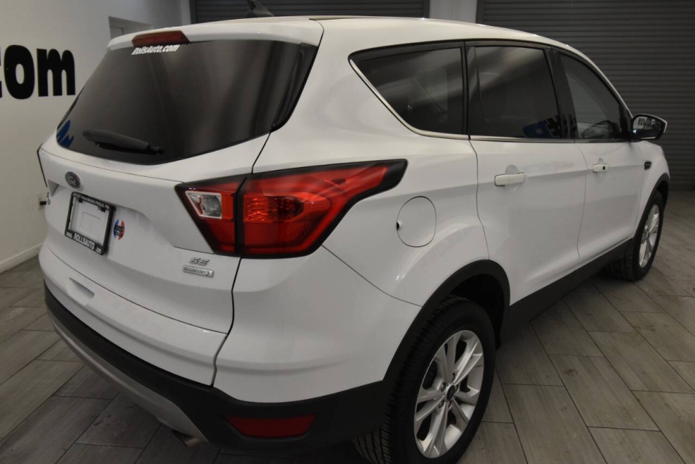 2019 Ford Escape SE 4dr SUV, White, Mileage: 77,208 - photo 4