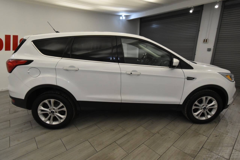 2019 Ford Escape SE 4dr SUV, White, Mileage: 77,208 - photo 5