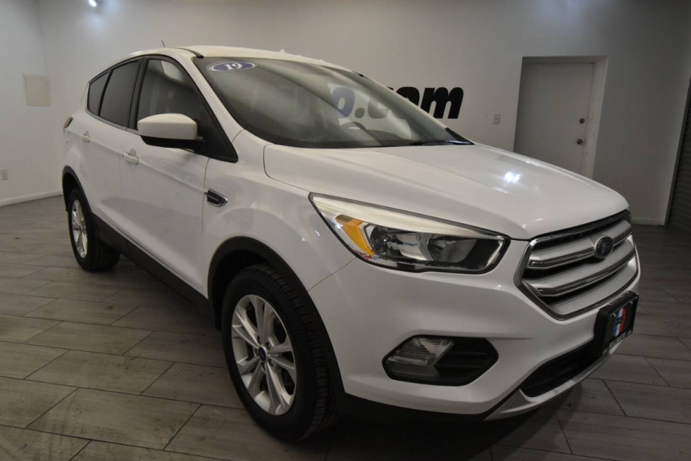 2019 Ford Escape SE 4dr SUV, White, Mileage: 77,208 - photo 6