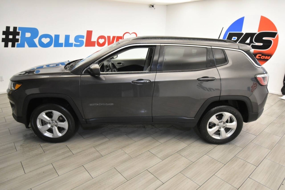 2018 Jeep Compass Latitude, Gray, Mileage: 26,511 - photo 1