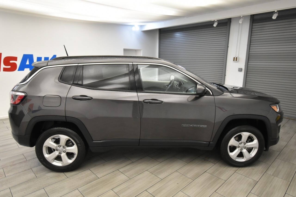 2018 Jeep Compass Latitude, Gray, Mileage: 26,511 - photo 5