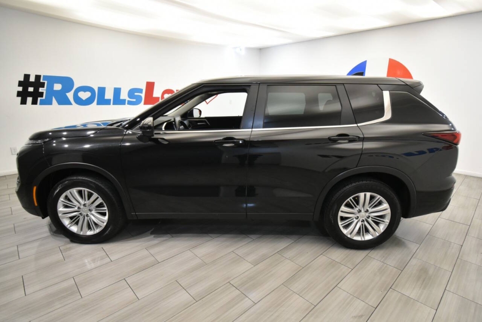 2023 Mitsubishi Outlander ES 4dr SUV, Black, Mileage: 58,072 - photo 1