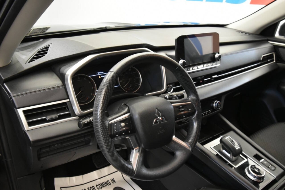 2023 Mitsubishi Outlander ES 4dr SUV, Black, Mileage: 58,072 - photo 10