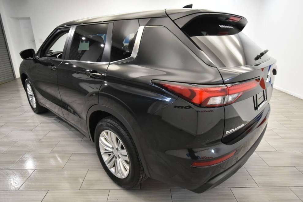 2023 Mitsubishi Outlander ES 4dr SUV, Black, Mileage: 58,072 - photo 2