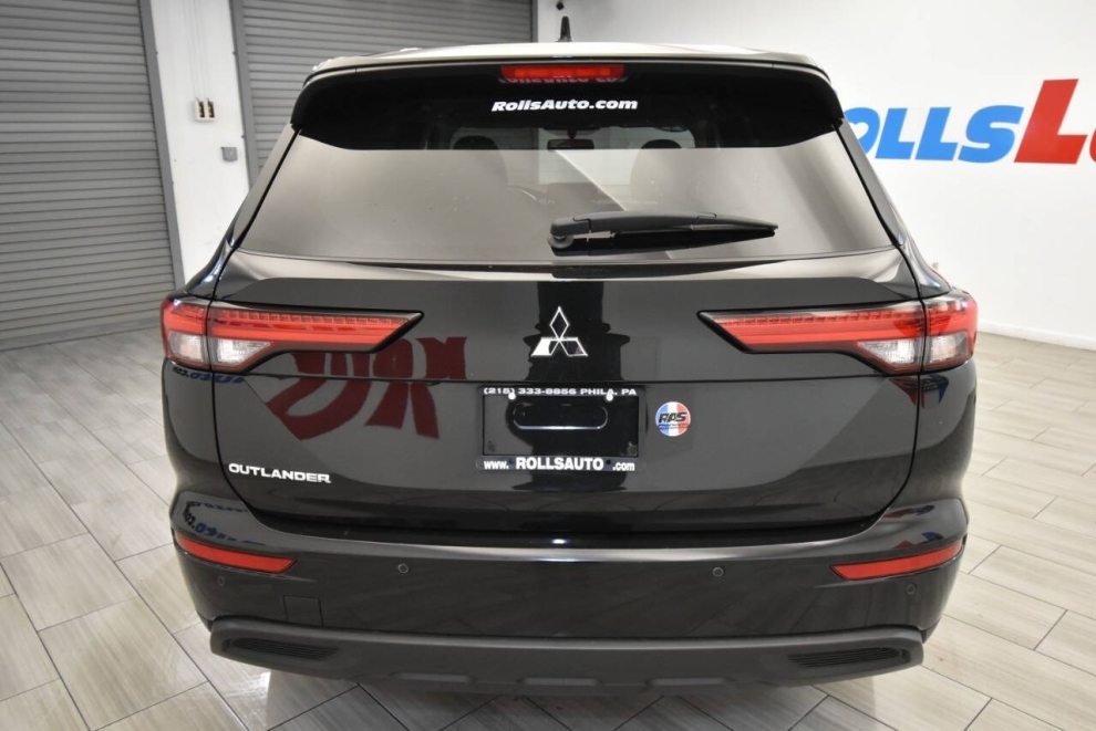 2023 Mitsubishi Outlander ES 4dr SUV, Black, Mileage: 58,072 - photo 3