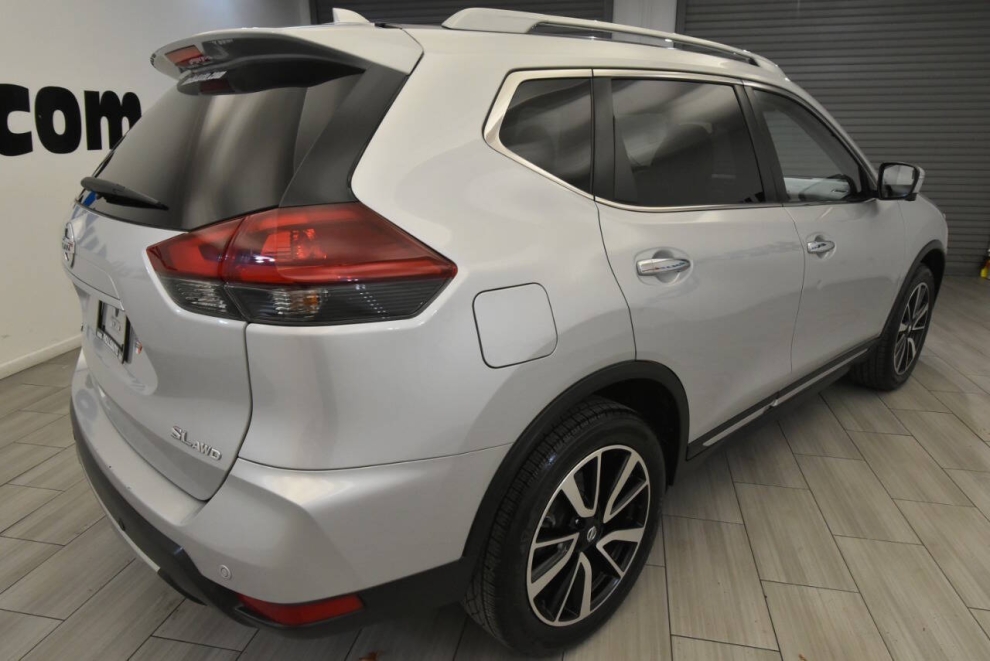 2020 Nissan Rogue SL AWD, Silver, Mileage: 65,364 - photo 4