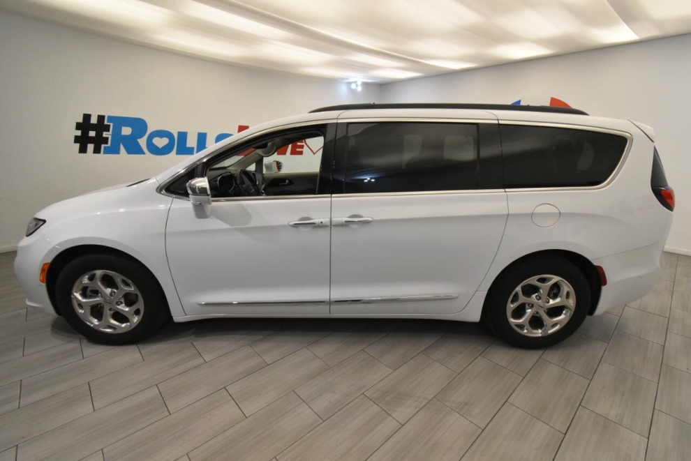 2022 Chrysler Pacifica Limited 4dr Mini Van, White, Mileage: 75,893 - photo 1