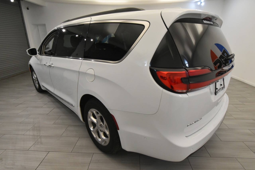 2022 Chrysler Pacifica Limited 4dr Mini Van, White, Mileage: 75,893 - photo 2