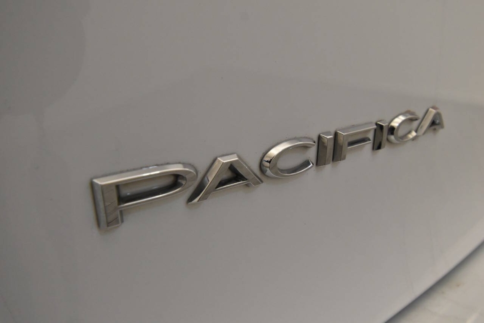 2022 Chrysler Pacifica Limited 4dr Mini Van, White, Mileage: 75,893 - photo 34