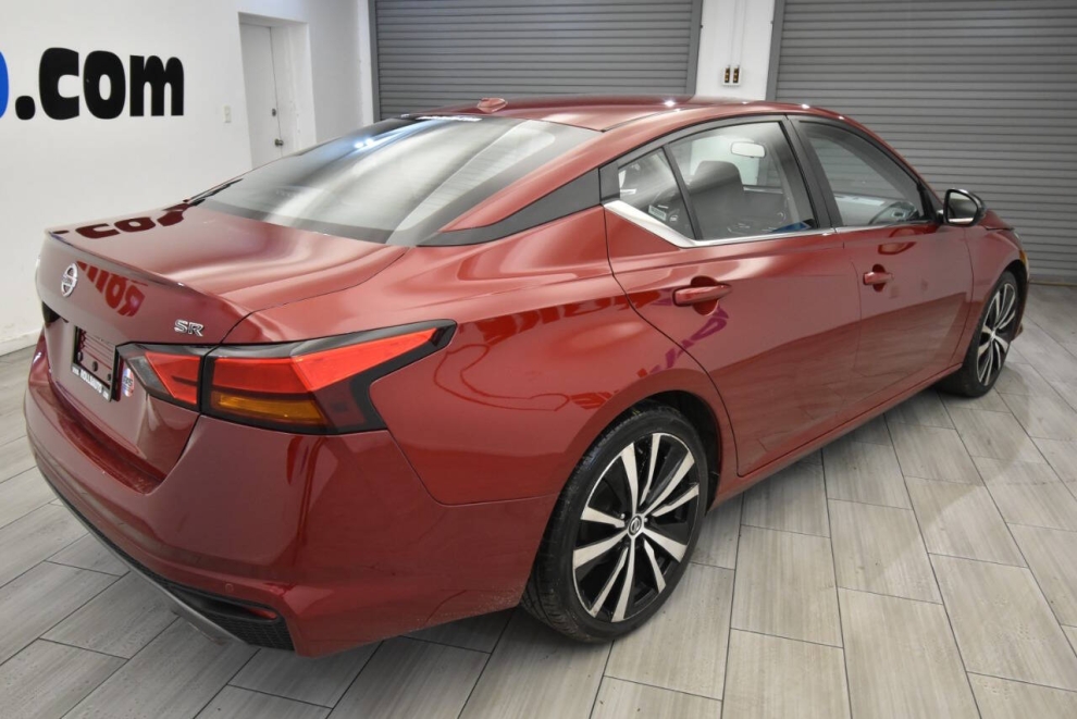 2022 Nissan Altima 2.5 SR 4dr Sedan, Red, Mileage: 87,260 - photo 4