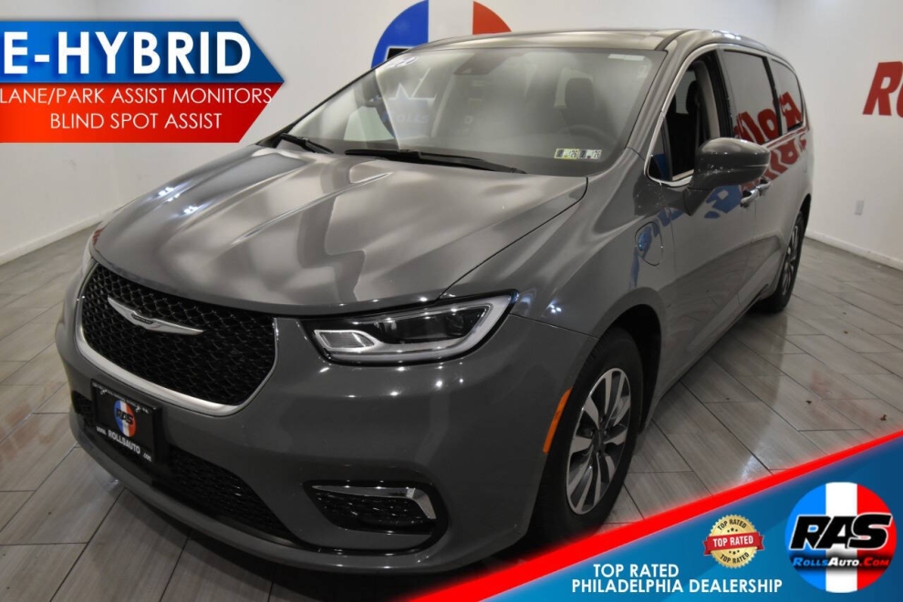 2022 Chrysler Pacifica Hybrid Touring L 4dr Mini Van, Gray, Mileage: 80,452 